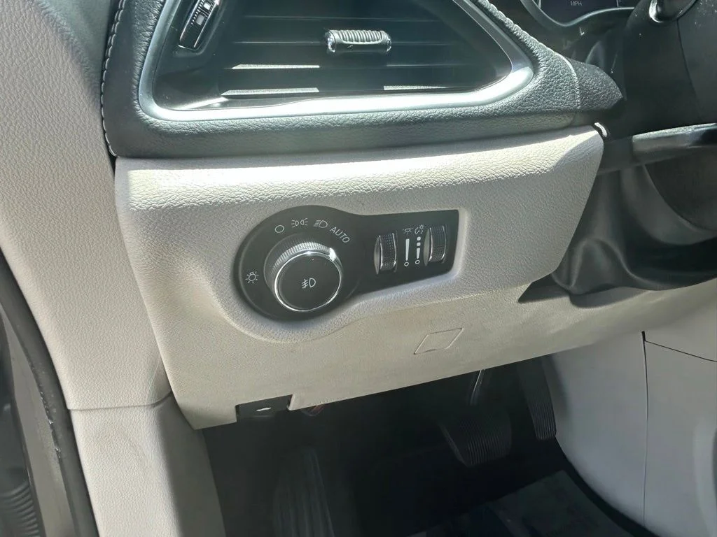 Used 2021 Gray Chrysler Limited image 18