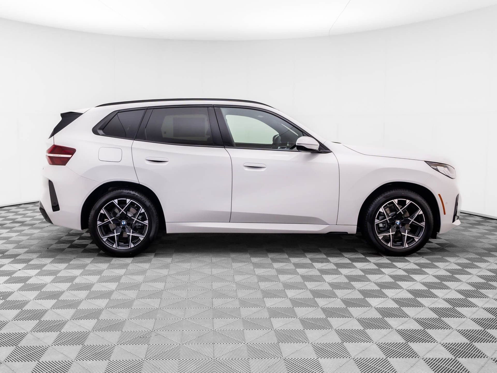 New 2026 Alpine White BMW 30 xDrive image 8