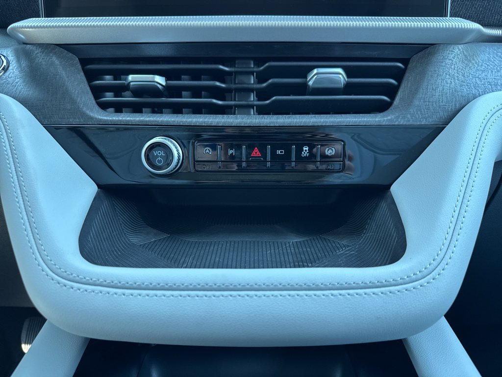 New 2026 Star White Metallic Tri-Coat Ford Platinum image 22
