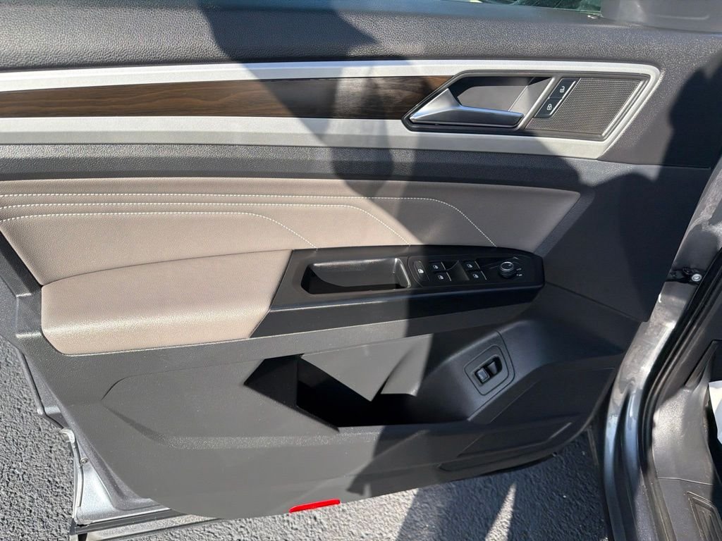 Used 2021 Gray Volkswagen 2.0T SE w/Technology image 9