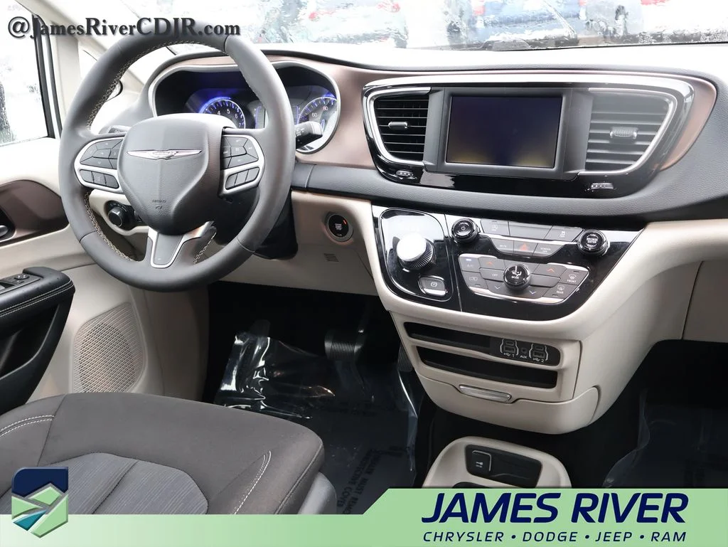 Used 2023 White Chrysler LX image 13
