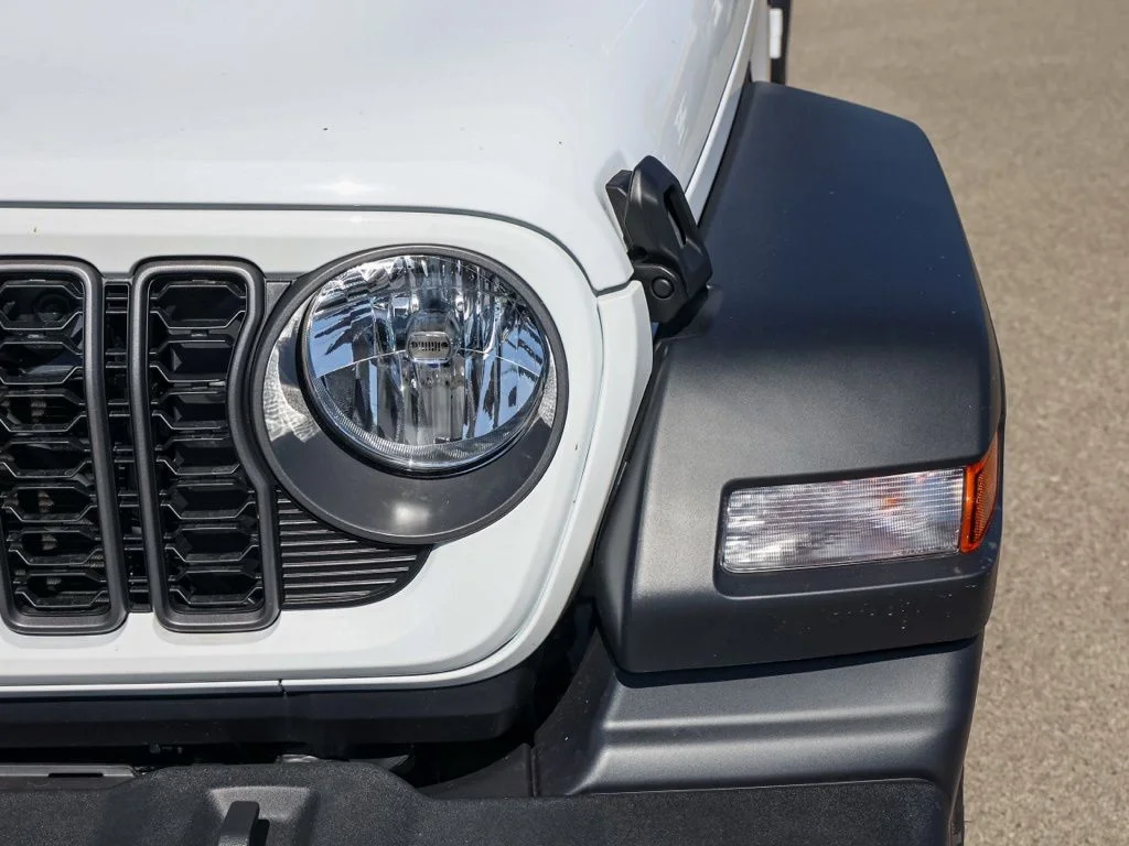 New 2026 Bright White Clear-Coat Exterior Paint Jeep Sport image 9