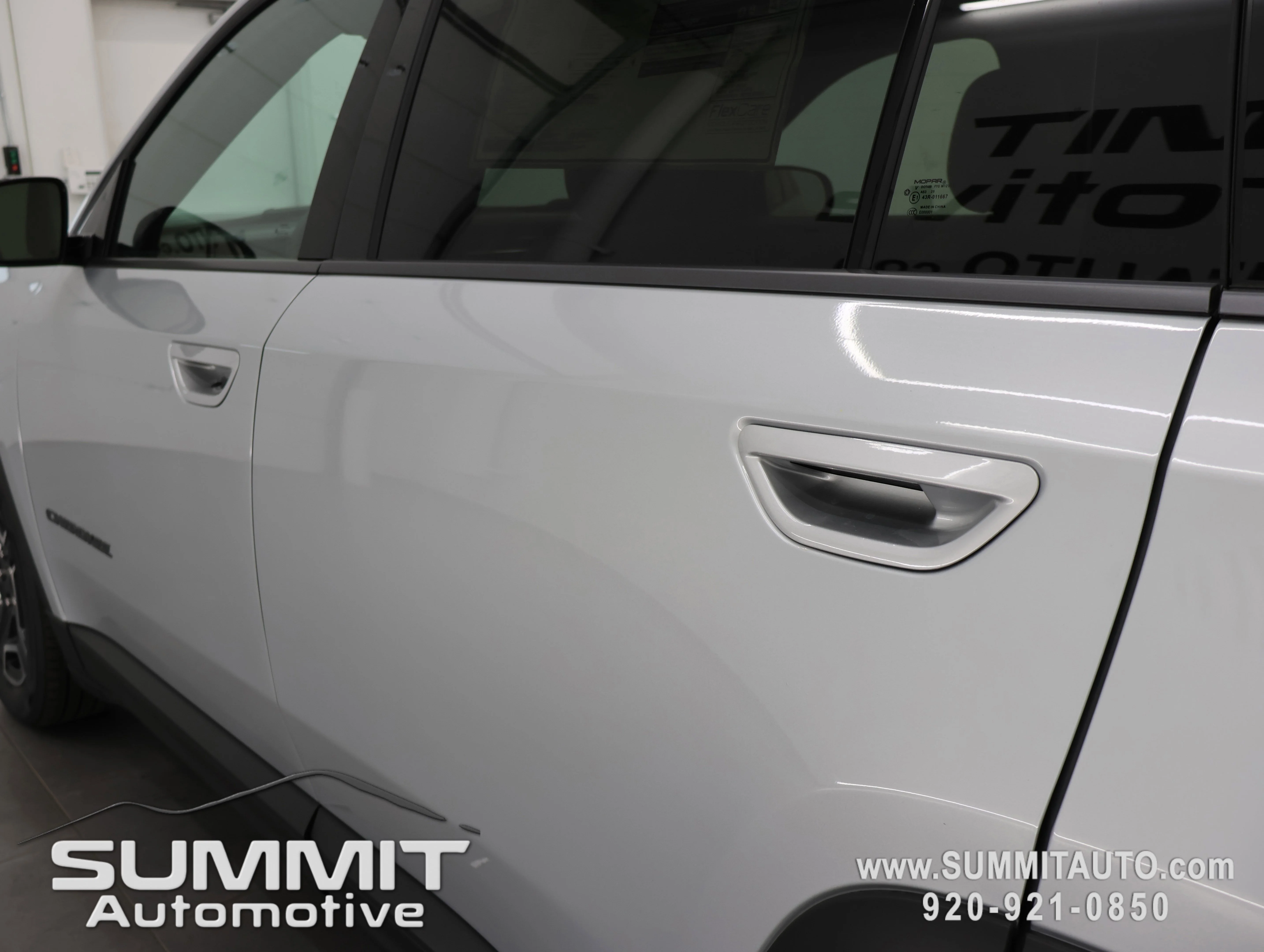New 2026 Silver Zynith Clear-Coat Exterior Paint Jeep Limited image 34