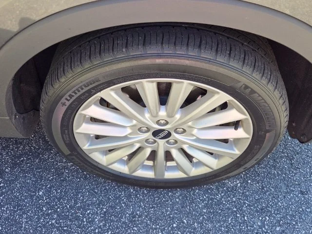 Used 2019 Magnetic Gray Metallic Lincoln Standard image 14
