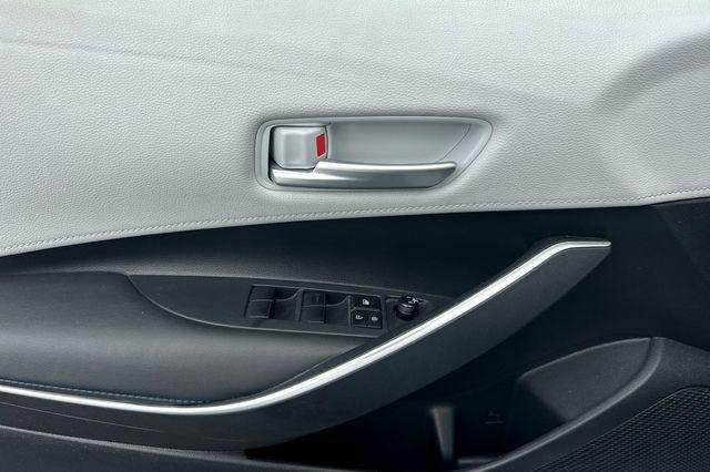 Certified Used 2020 CLASSIC SILVER MET Toyota  image 12