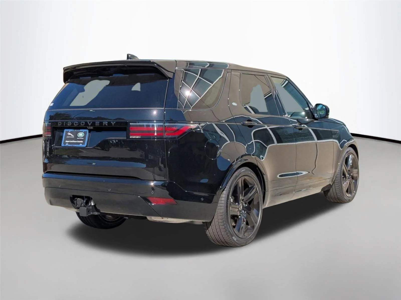 Used 2025 Santorini Black Metallic Land Rover Dynamic SE image 5