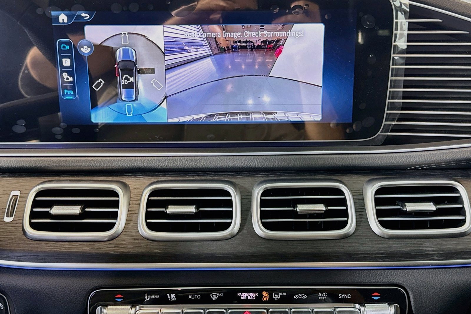 New 2026 MANUFAKTUR Moonlight White Metallic Mercedes-Benz GLS 450 image 13
