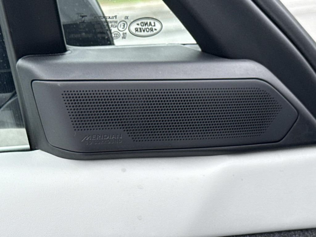 New 2026 Ostuni Pearl White Land Rover Dynamic SE image 21