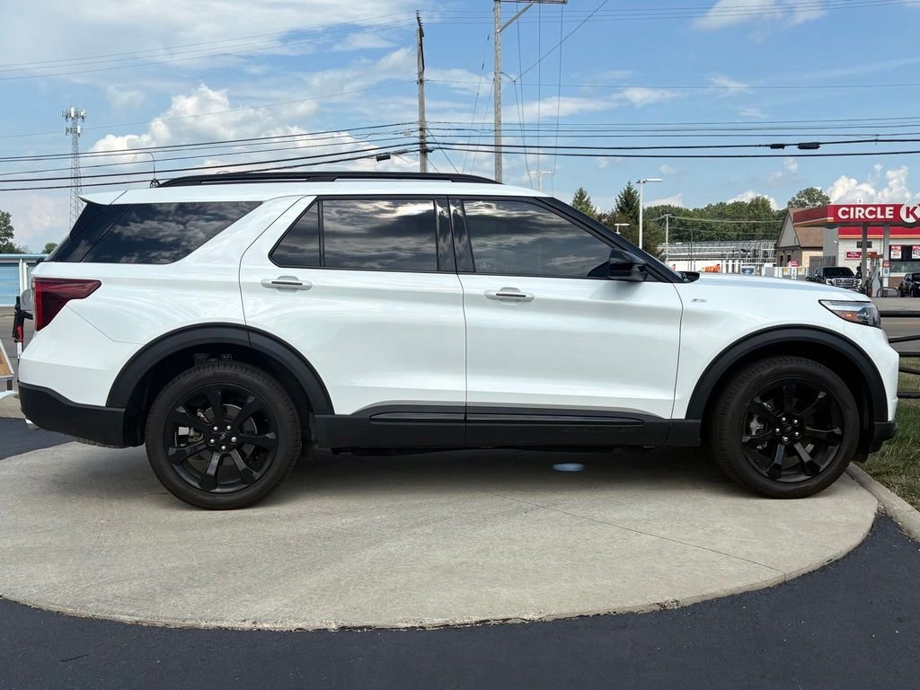 Used 2024 White Metallic Ford ST-Line image 8