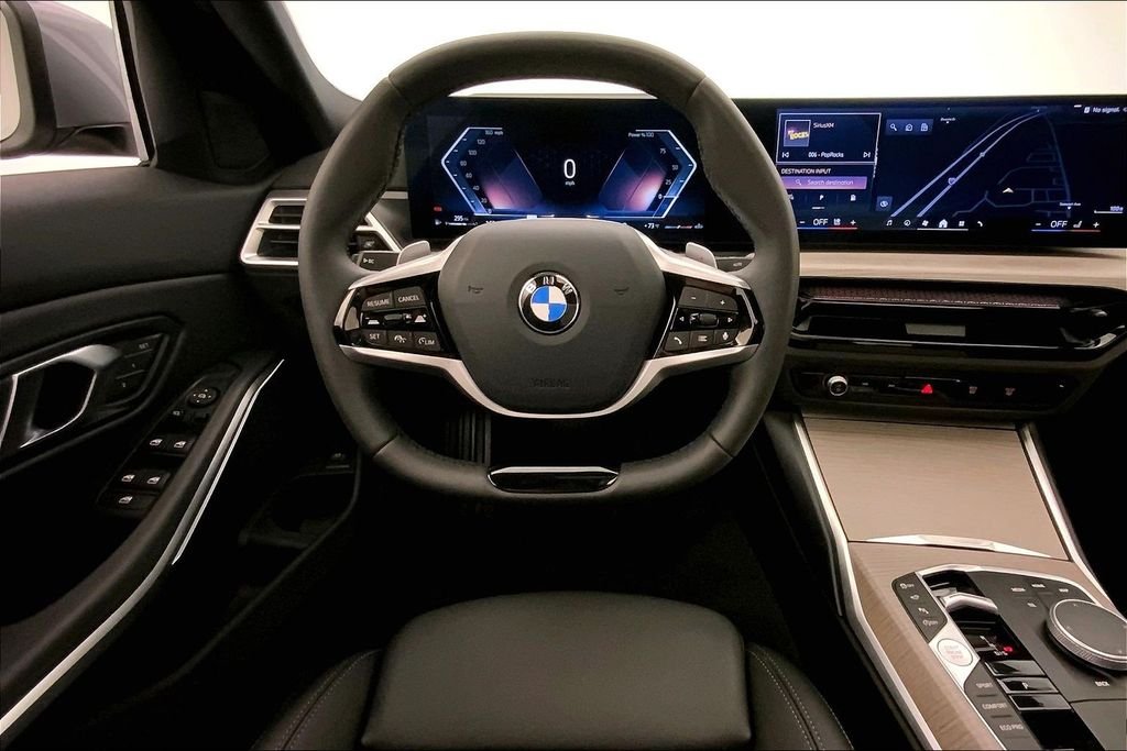 Used 2025 Skyscraper Grey Metallic BMW  image 4