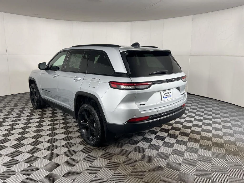 Used 2025 Silver Zynith Jeep Limited image 7