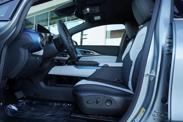 2025 Chevrolet Equinox EV LT - Photo 37