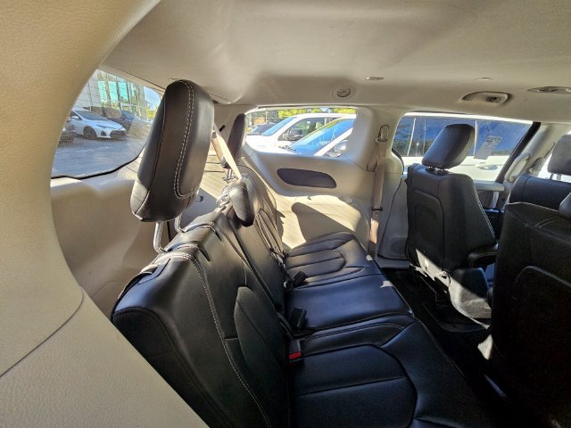 Used 2024 Black Chrysler Select image 7