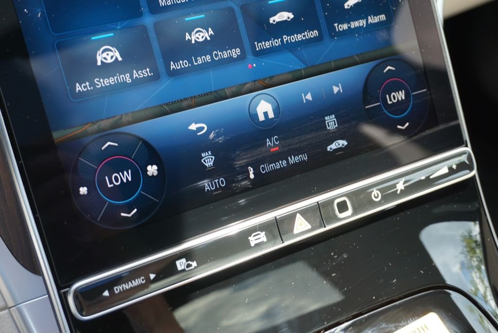 2025 Mercedes-Benz C-Class Sedan C 300 - Photo 38