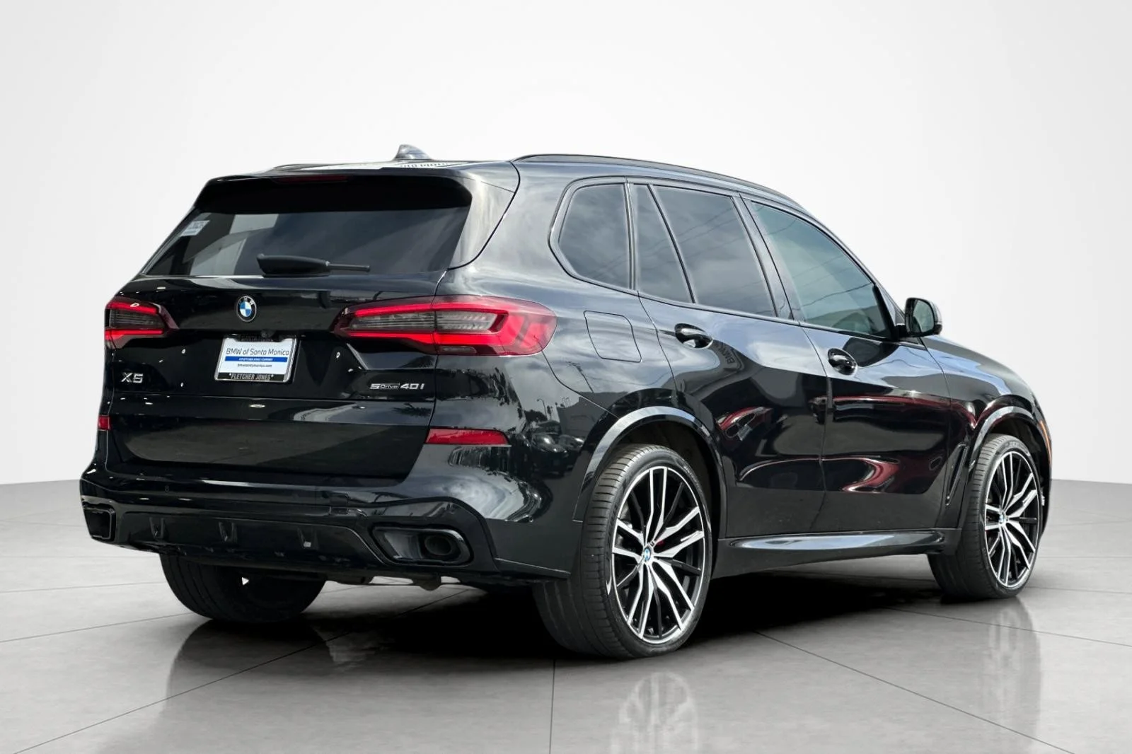 Used 2021 Black Sapphire Metallic BMW sDrive40i image 5