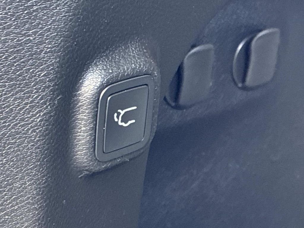 Used 2019 Black Jeep Latitude Plus image 14