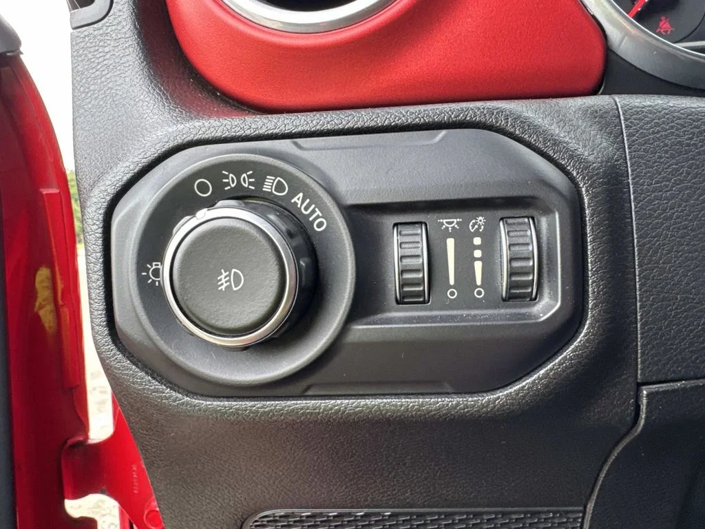 Used 2018 Red Jeep Unlimited Rubicon image 39