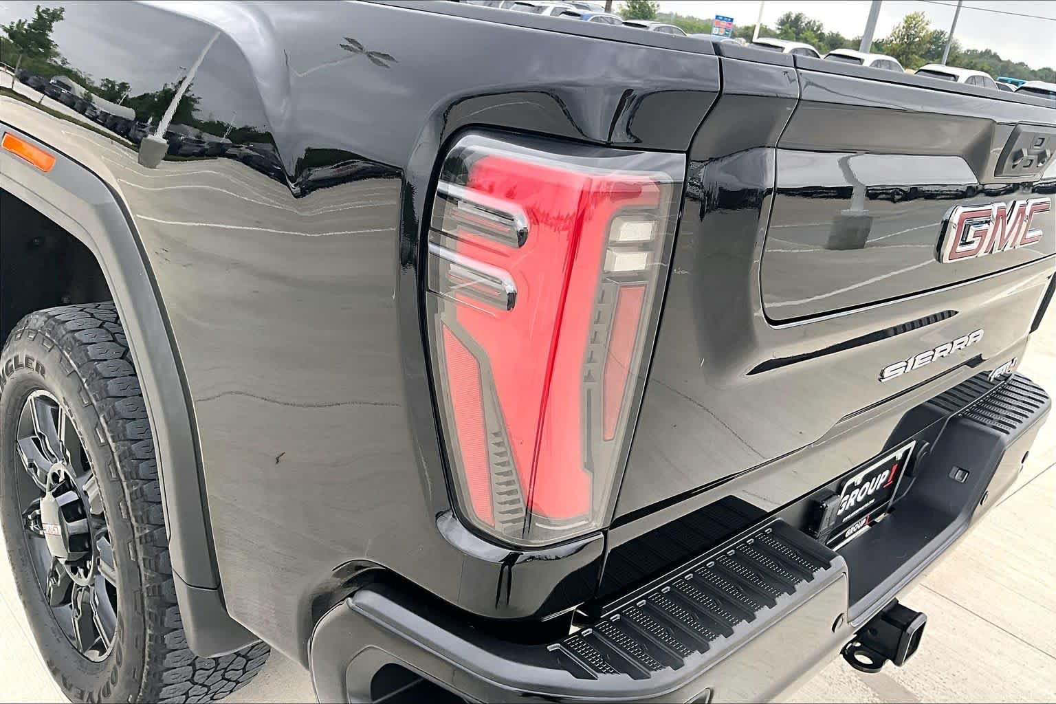 Used 2024 Onyx Black GMC AT4 image 25