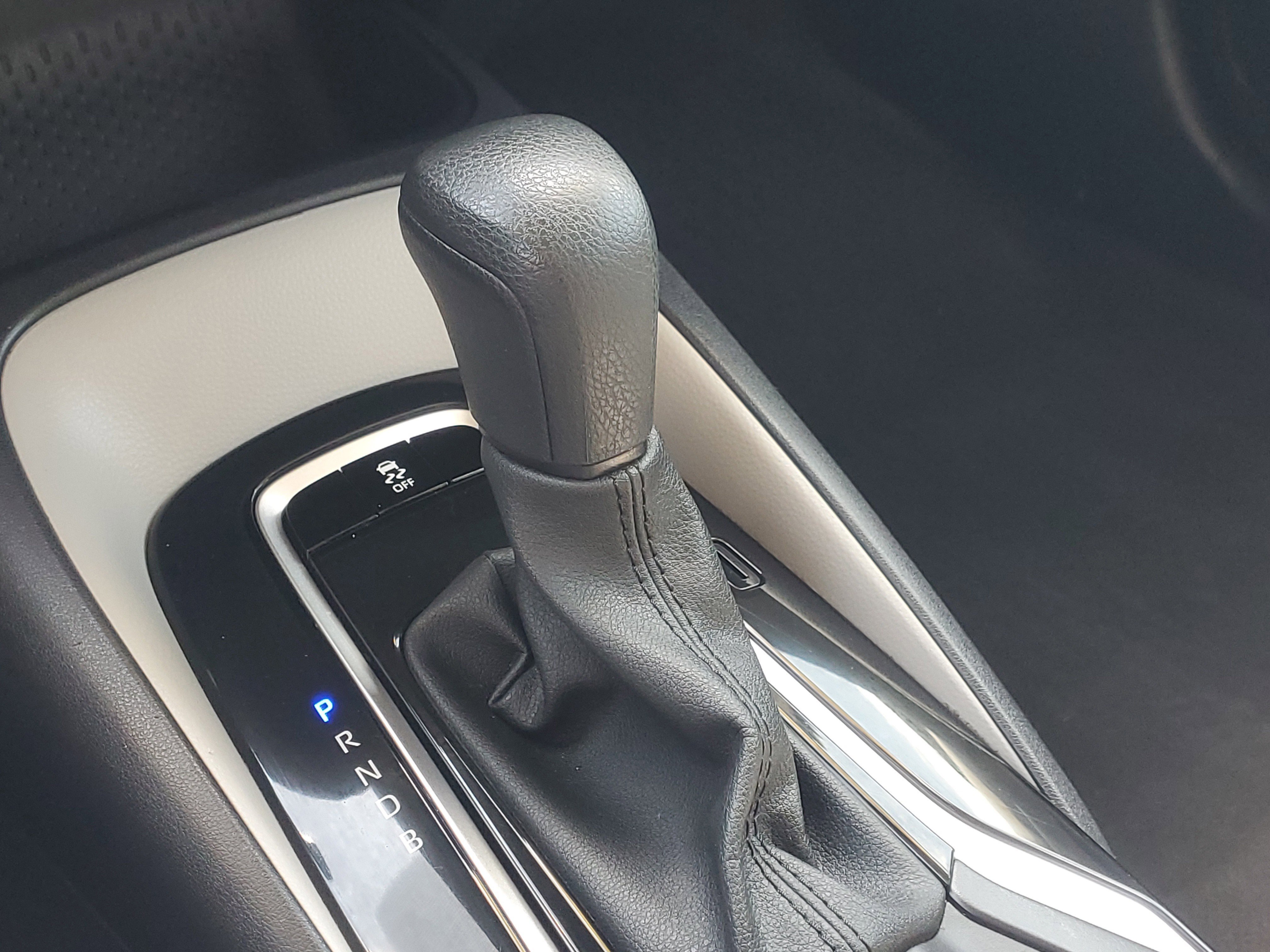 Certified Used 2025 Classic Silver Metallic Toyota LE image 28