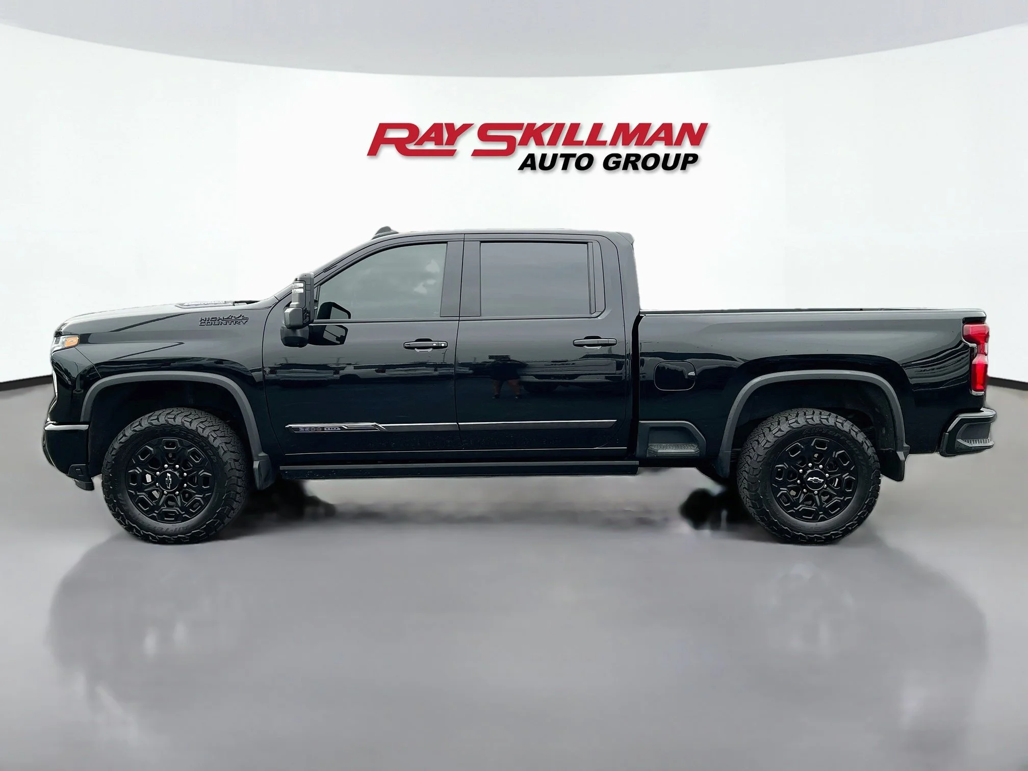 Used 2024 Black Chevrolet HIGH COUNTRY image 4