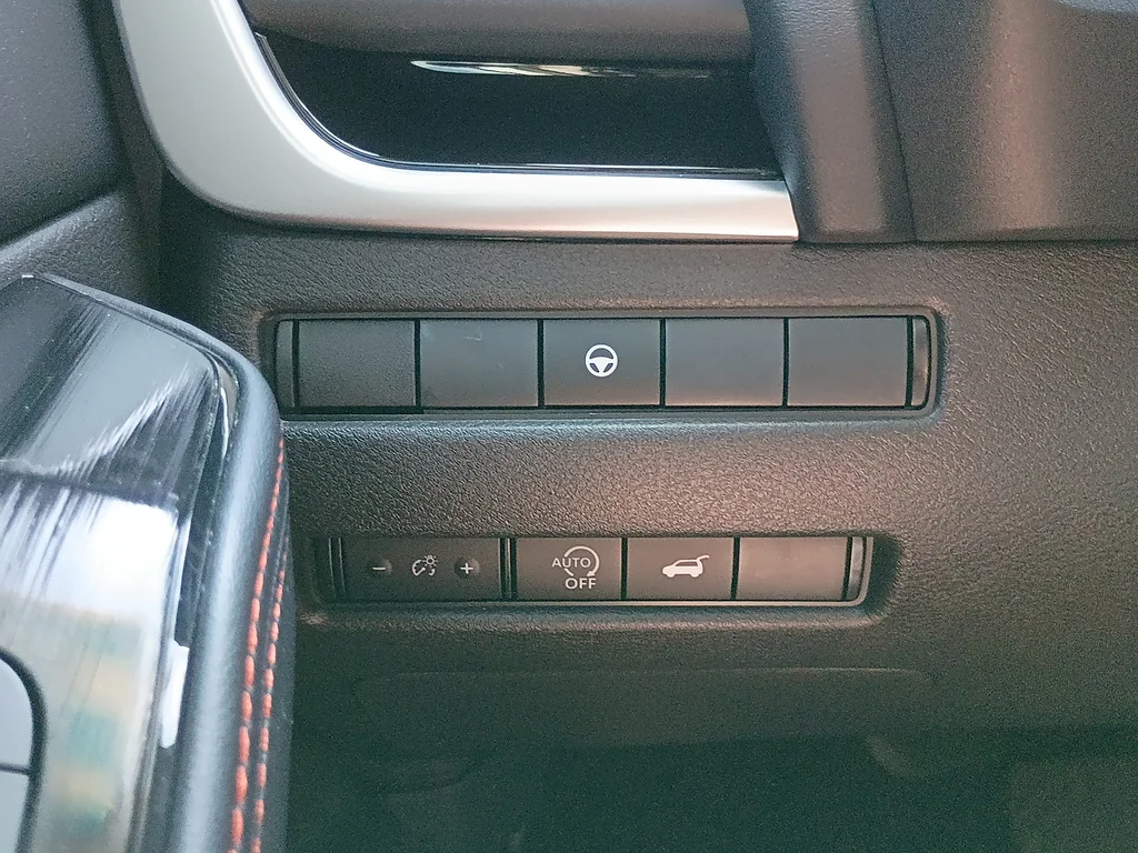 Used 2025 Everest White Pearl Nissan Rock Creek image 18