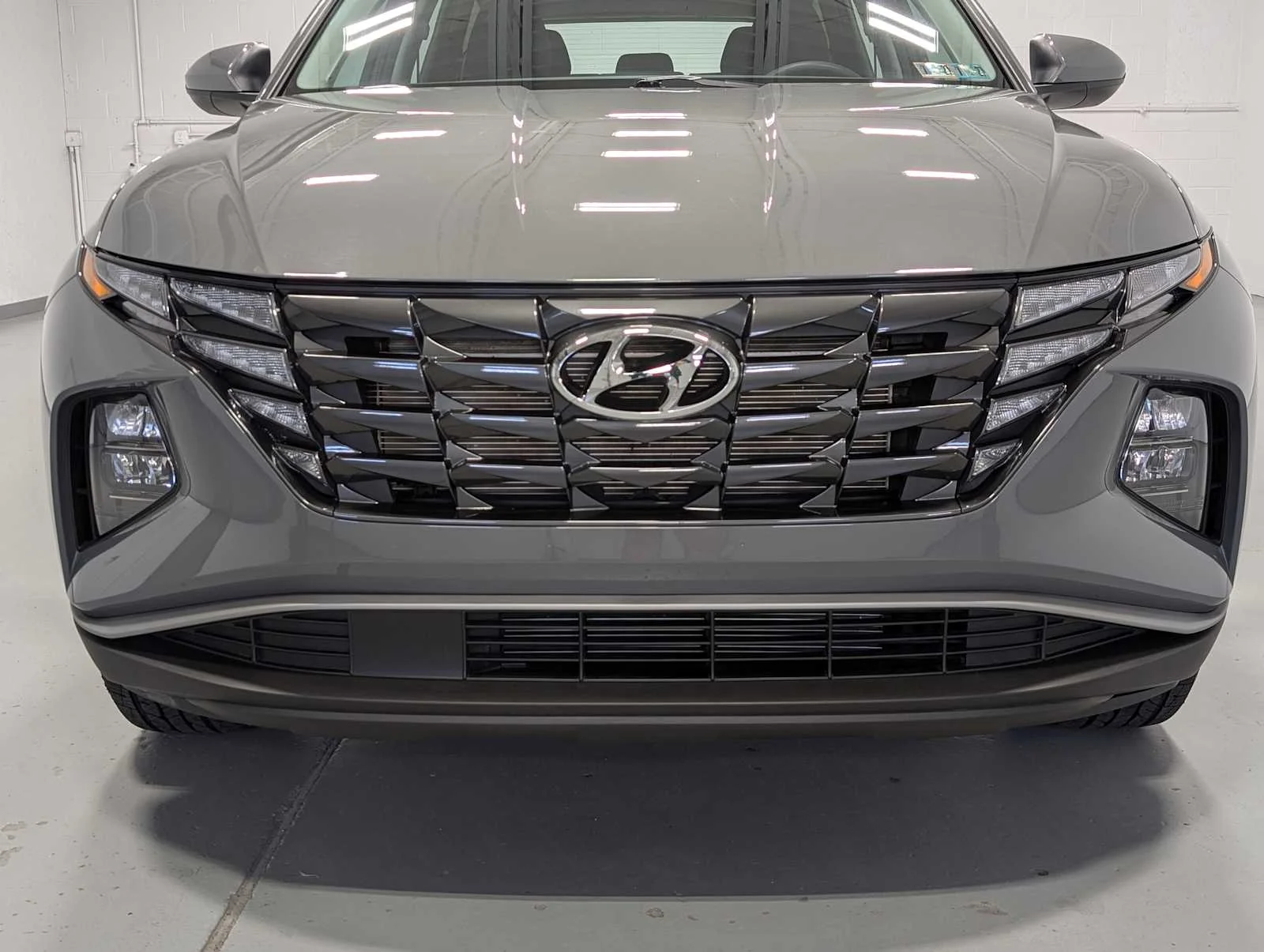 Used 2024 Hampton Gray Hyundai SE image 2