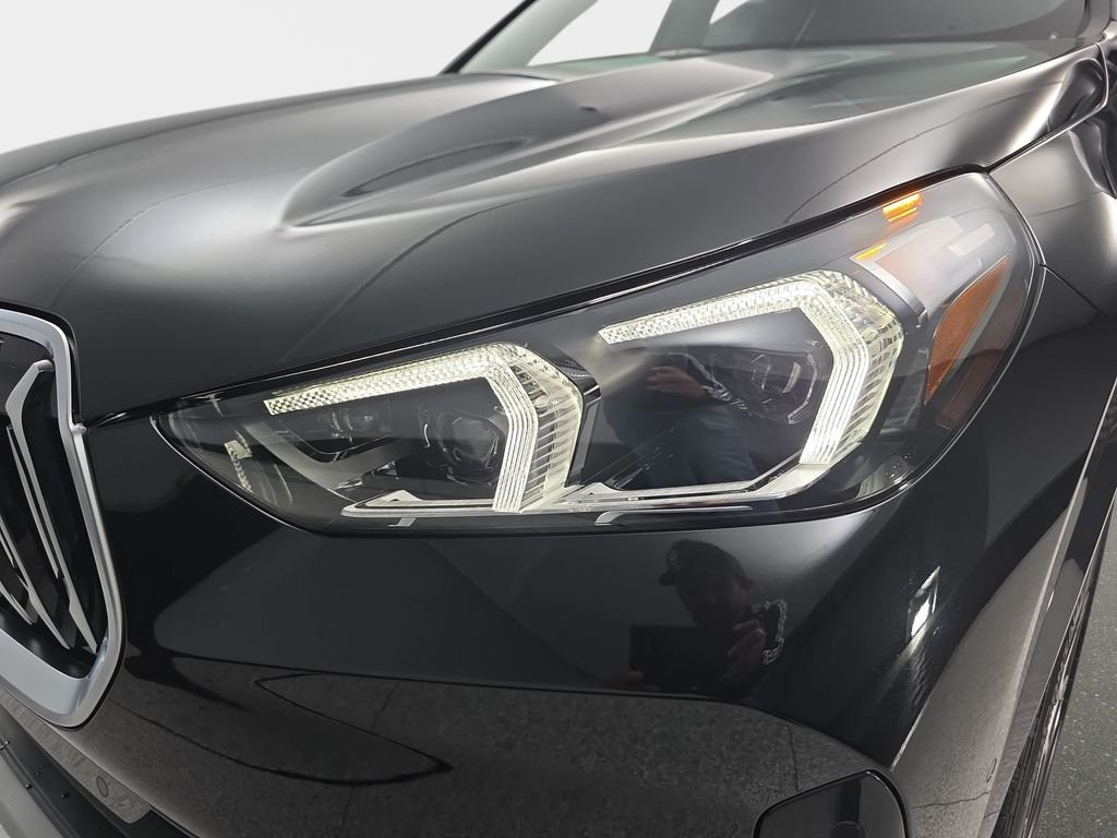 New 2026 Black Sapphire Metallic BMW xDrive28i image 31