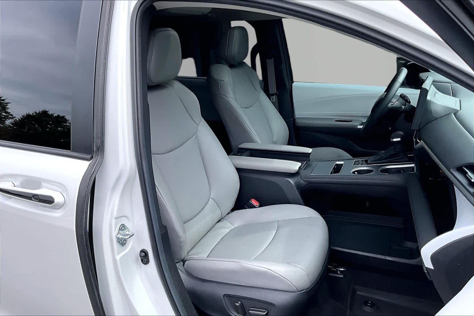 Used 2025 Wind Chill Pearl Toyota XLE image 9