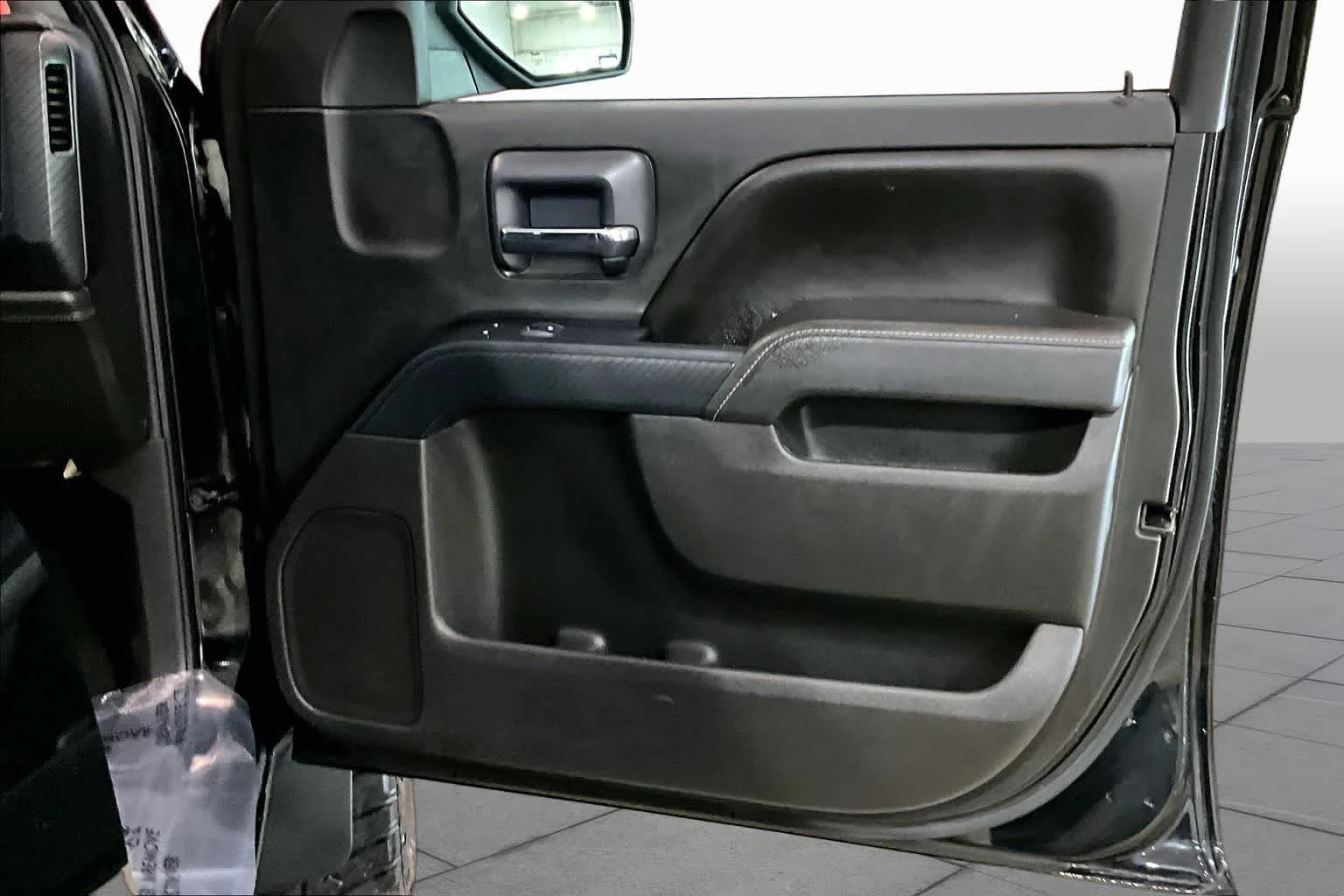 Used 2015 Onyx Black GMC SLE image 23