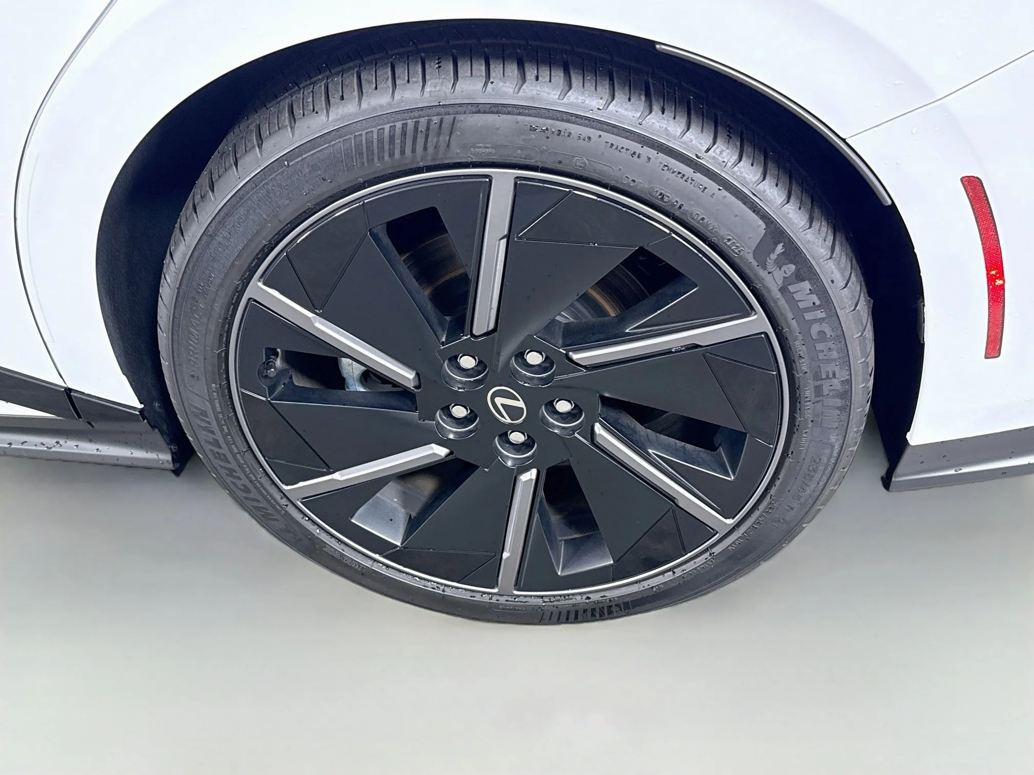 New 2026 Ultra White Lexus ES 500e PREMIUM AWD image 29