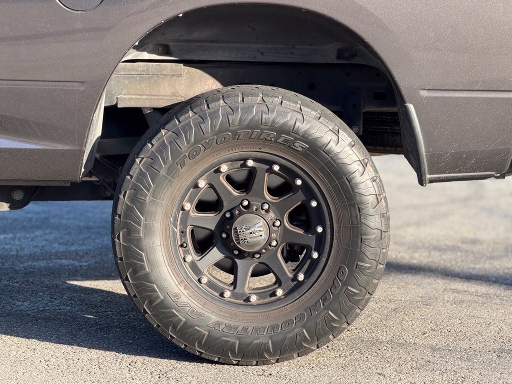 Used 2016 Crystal Metallic Ram Tradesman image 3