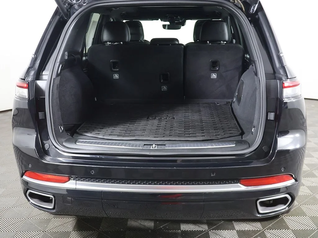 Used 2023 Black Jeep Summit image 19