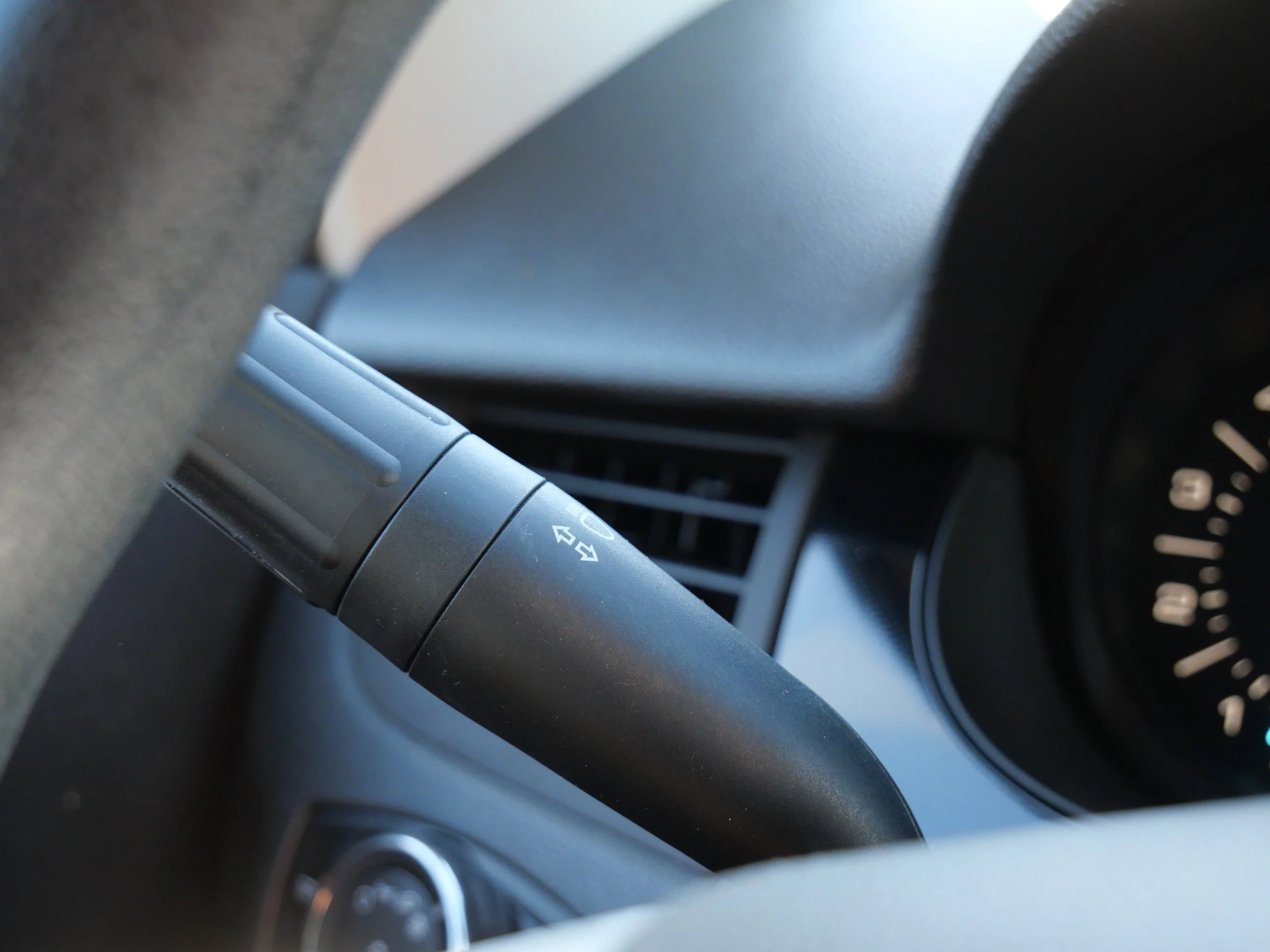 Used 2014 Ingot Silver Metallic Ford SE image 23
