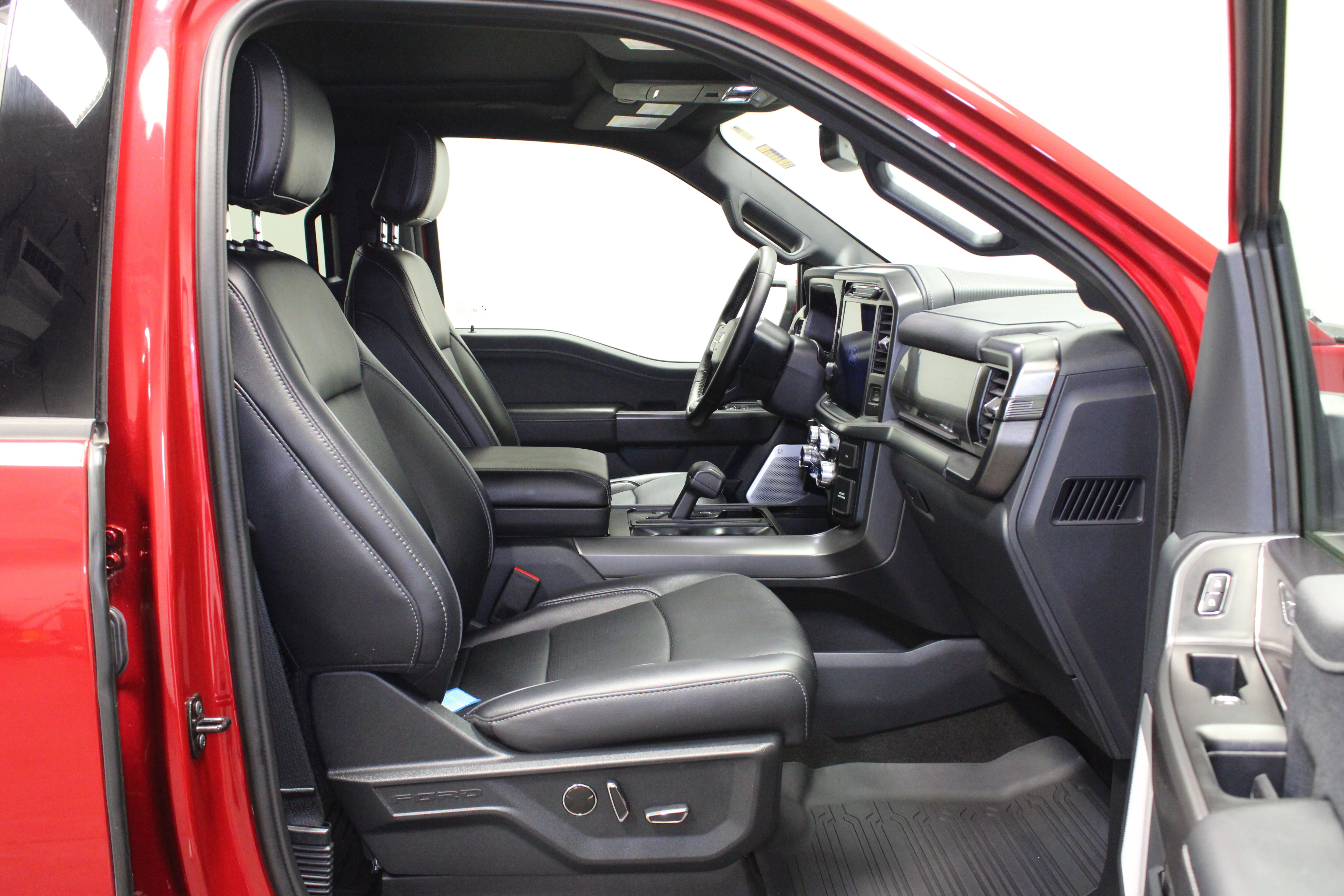 Used 2025 Rapid Red Metallic Tinted Clearcoat Ford LARIAT image 20