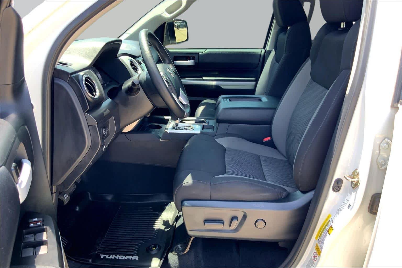 Used 2017 Super White Toyota SR5 image 8