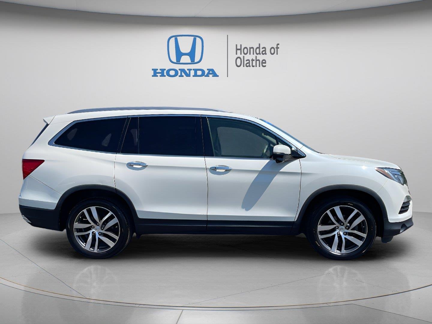 Certified 2016 Honda Pilot Touring with VIN 5FNYF6H91GB110025 for sale in Kansas City