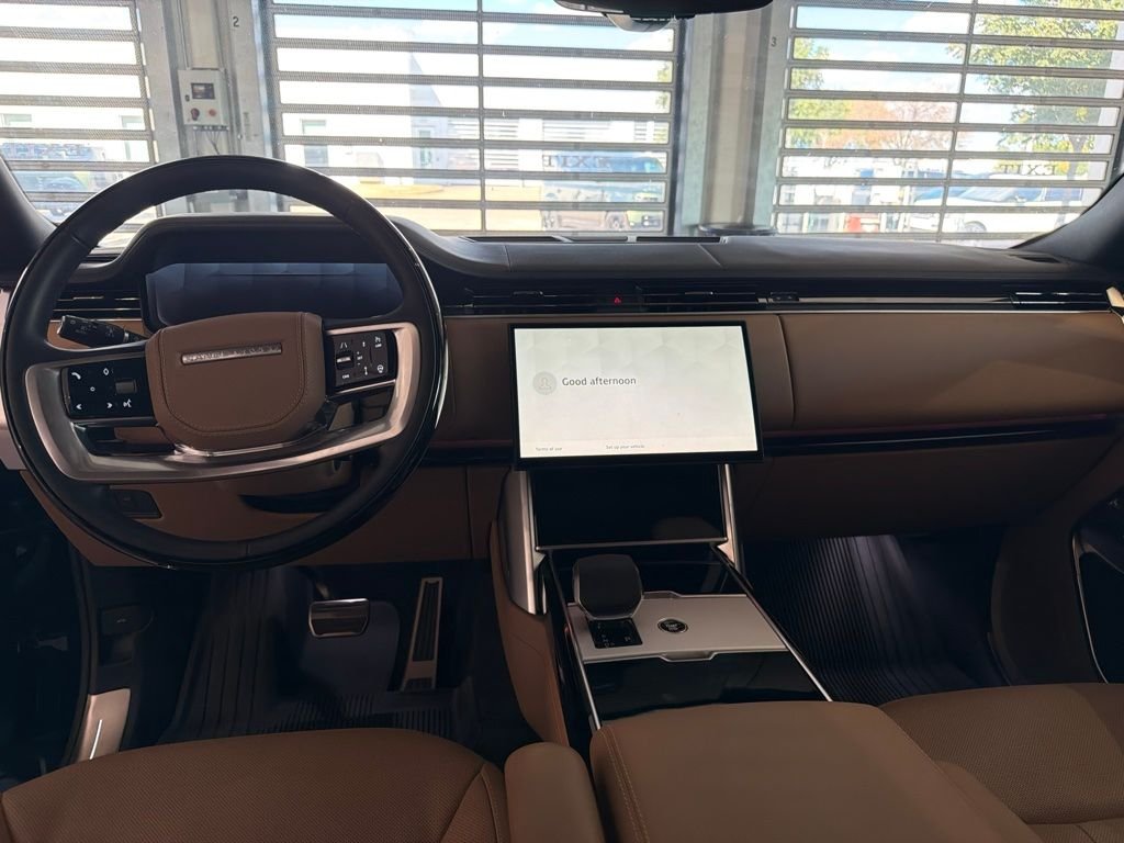 Used 2026  Land Rover SE image 10