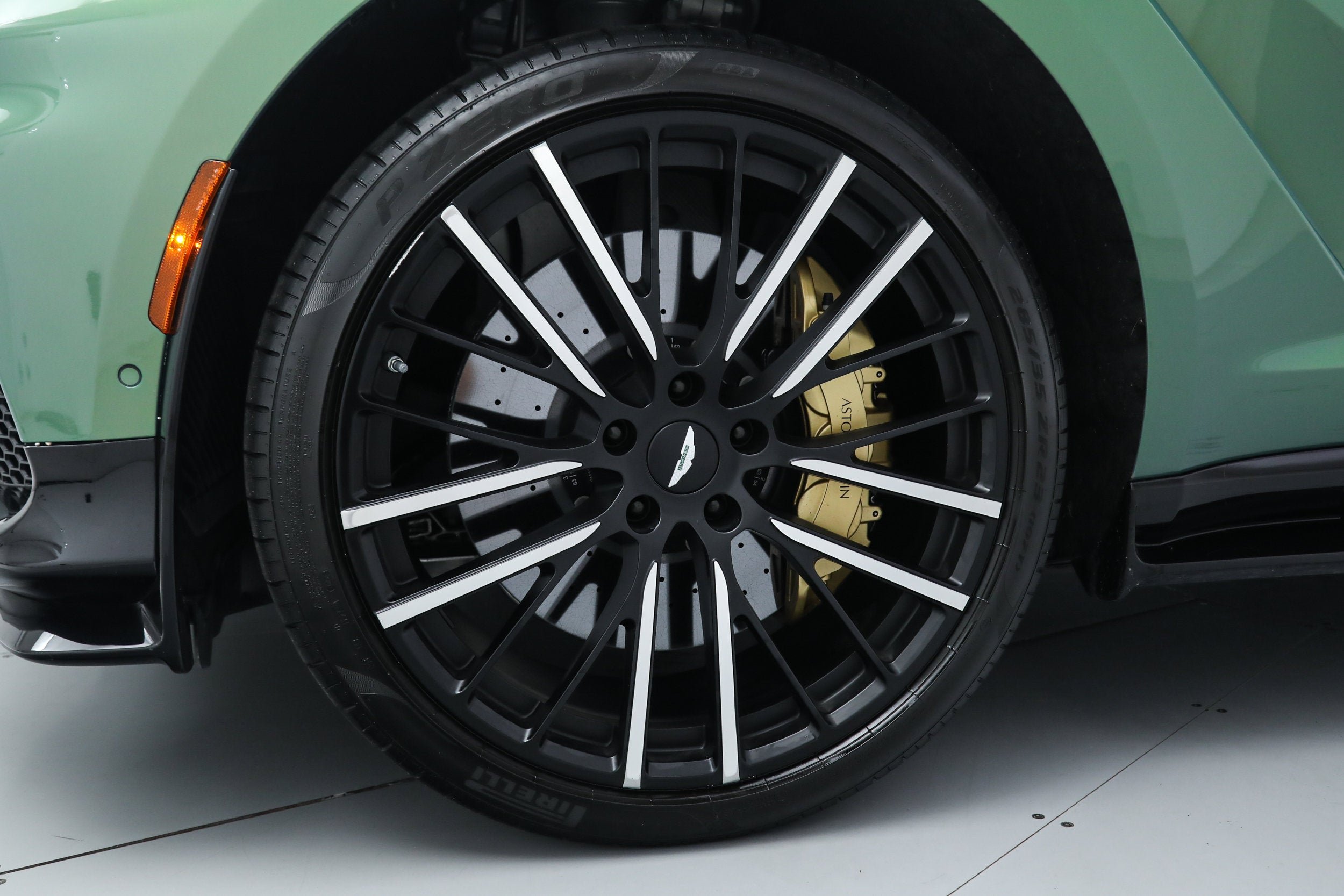 Used 2023 Green Aston Martin 707 image 11