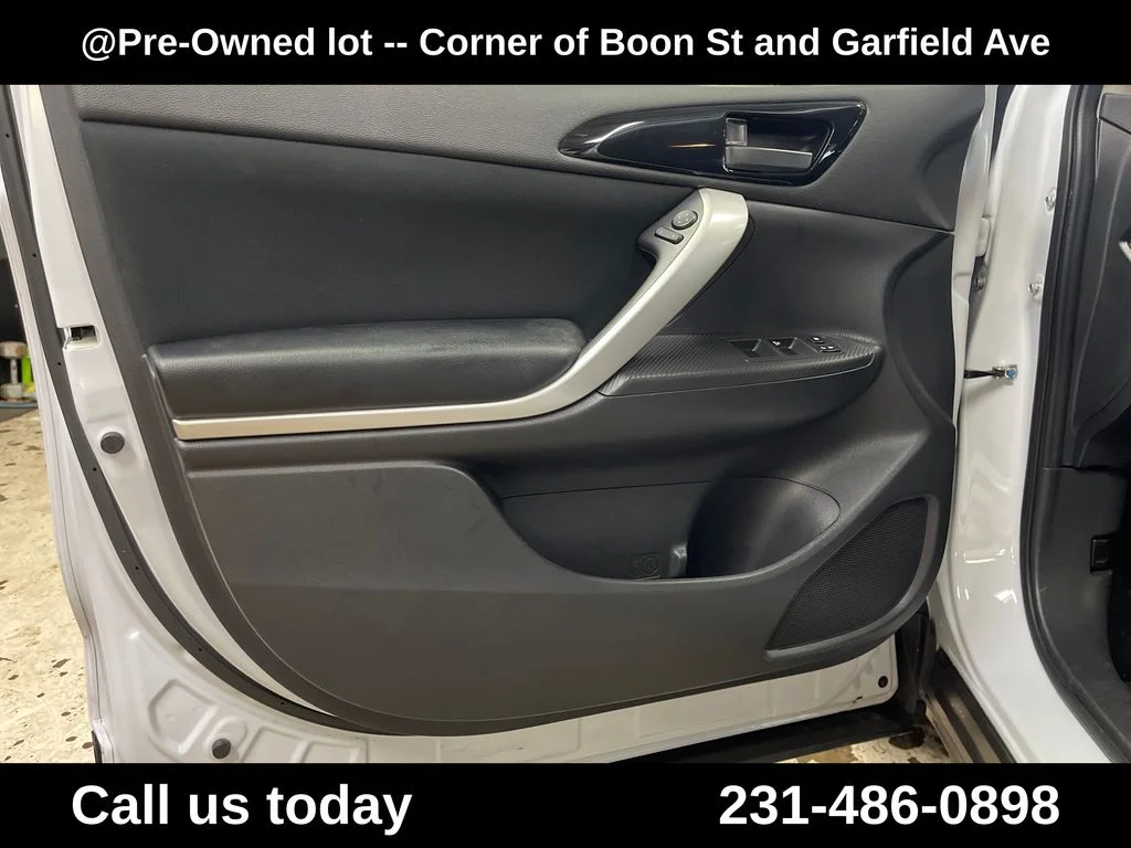 Used 2022  Mitsubishi ES image 14