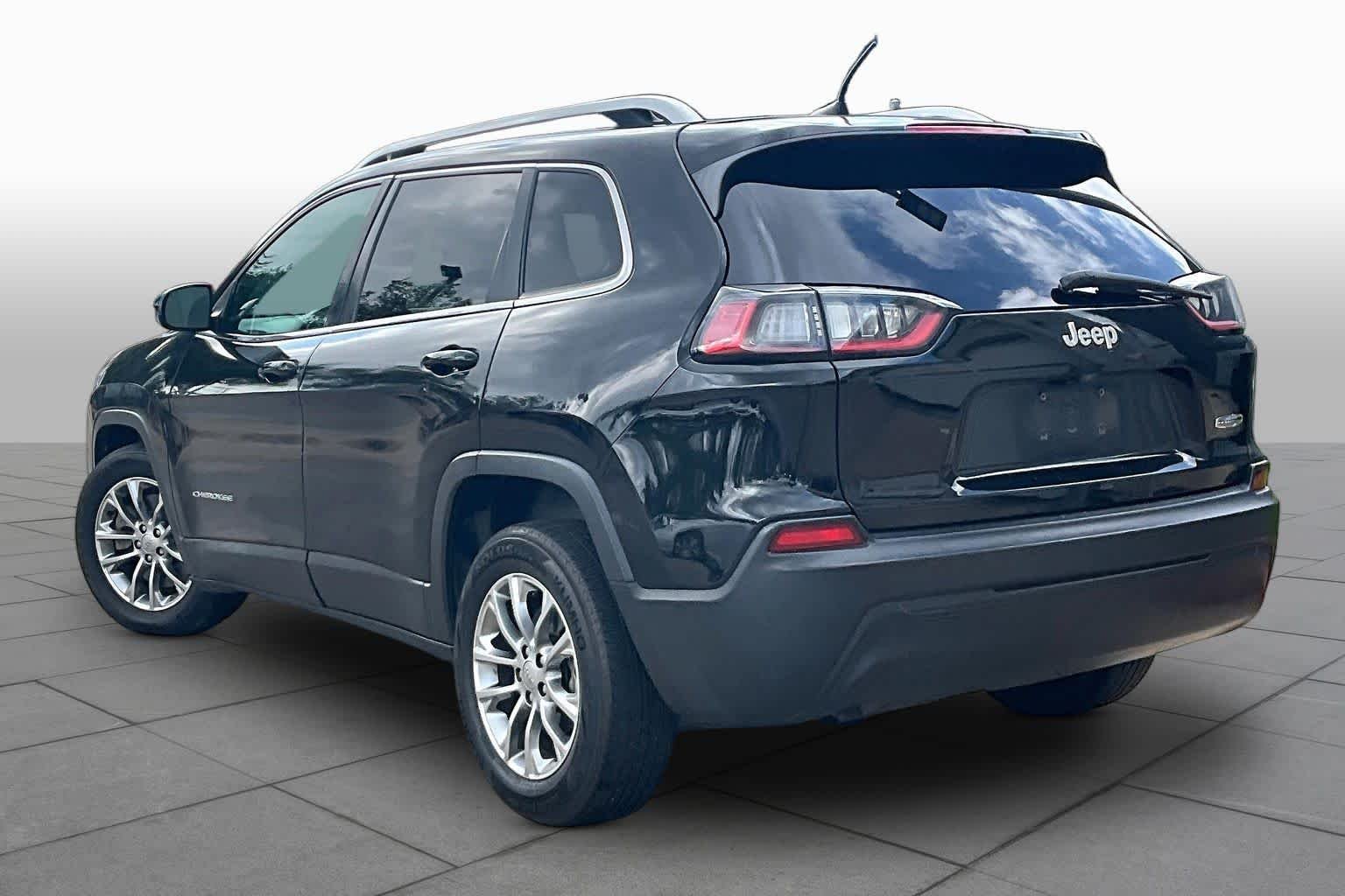 Used 2019 Diamond Black Crystal Pearlcoat Jeep Latitude Plus image 12