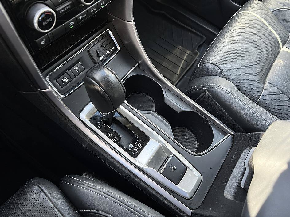 Used 2020 Magnetite Gray Metallic Subaru Limited image 17