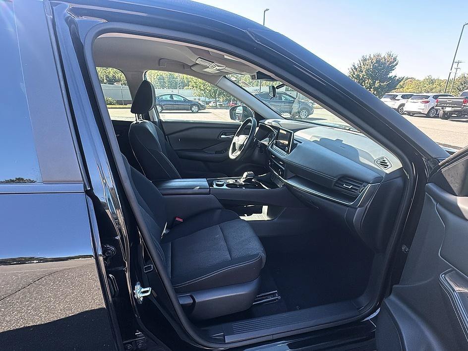 Used 2025 Super Black Nissan SV image 24