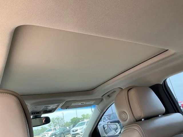 Used 2013 White Cadillac Luxury image 31