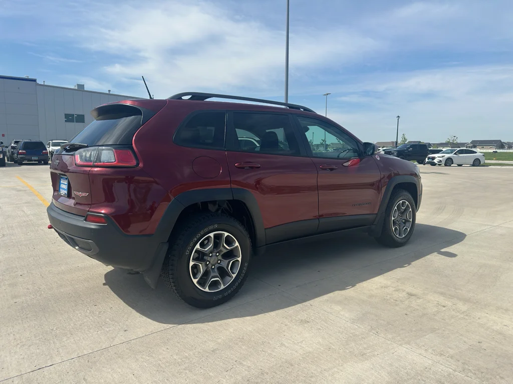 Used 2021 Velvet Red Pearlcoat Jeep Trailhawk image 5