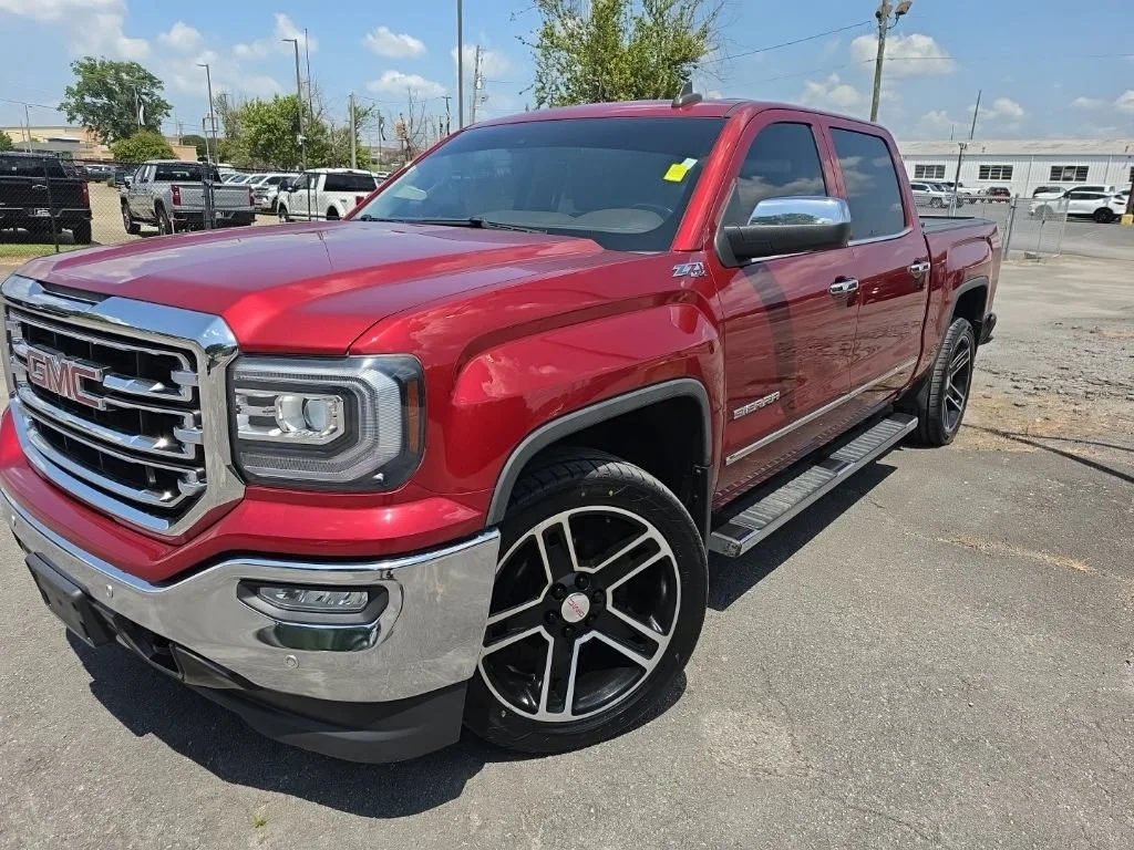 Used 2018 RED QUARTZ TINTCOAT GMC SLT image 4