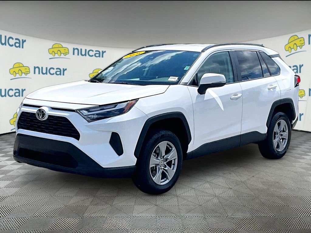 Used 2025 White Toyota XLE image 3