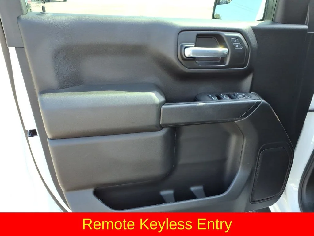 Used 2025 White Chevrolet Custom image 19