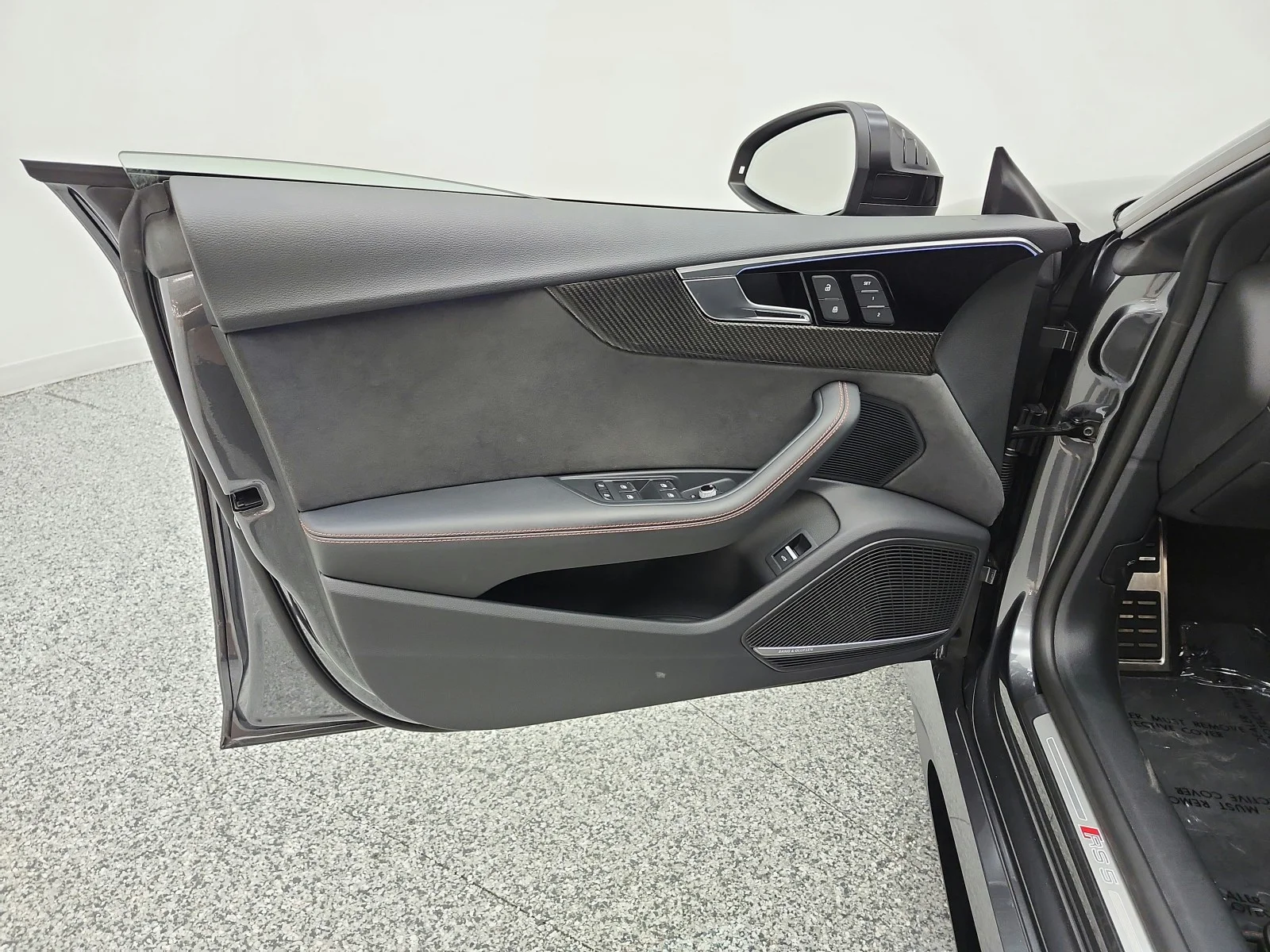 Used 2024 Daytona Gray Pearl Effect Audi 2.9 TFSI quattro image 15
