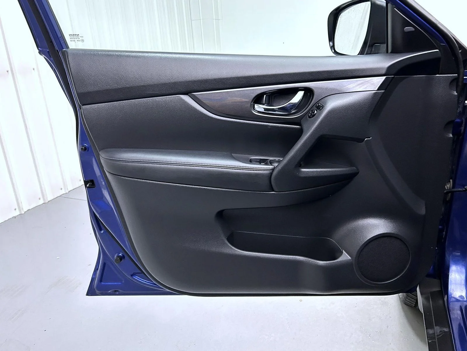Used 2017 Blue Nissan SV image 9