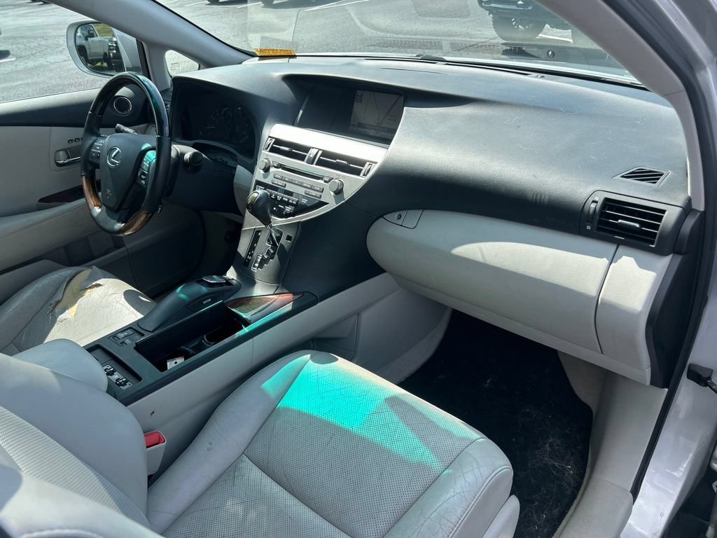 Used 2011 White Lexus  image 39